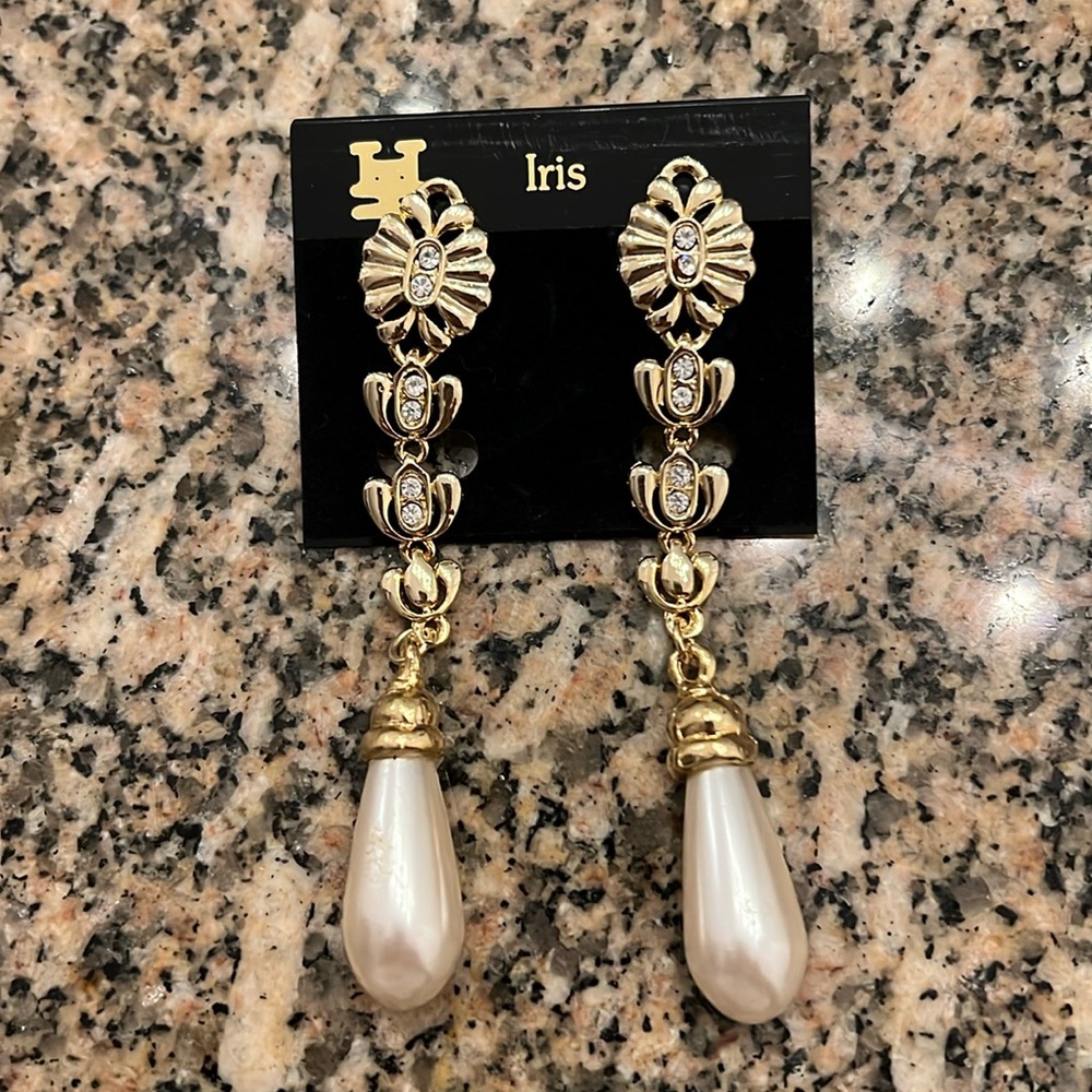 Brand New Faux Dangling Gold Bling Pearl Earrings